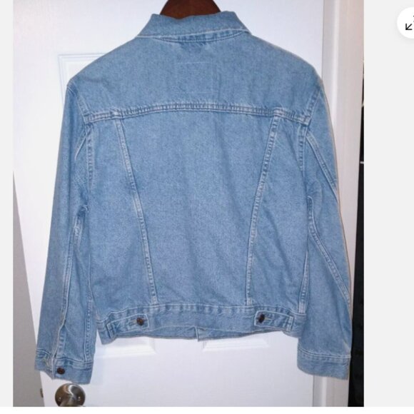 NWT Levi's Ex Boyfriend Trucker Distressed Denim Jacket Small - Picture 3 of 7